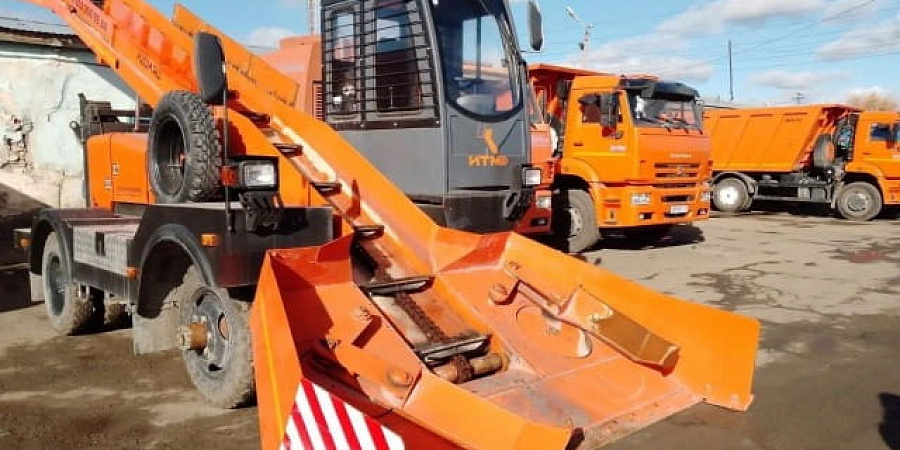 Дорожные службы Омска готовят спецтехнику к зимнему сезону