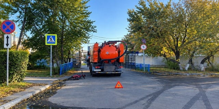 Омске водитель КамАЗа сбил 16-летнюю велосипедистку